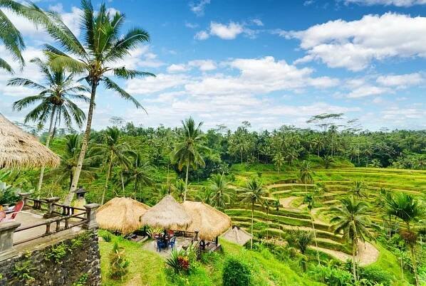 Ostrov Bali se začal otevírat turistům