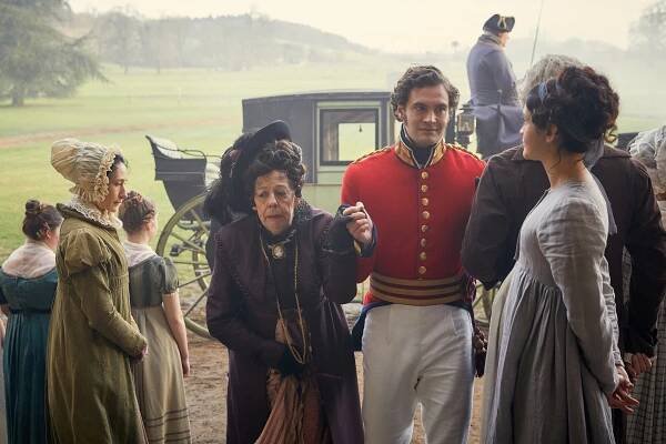 Frances de la Tour, Tom Bateman - Jarmark marnosti - Slečna Sharpová si nachází přátele - Z filmu