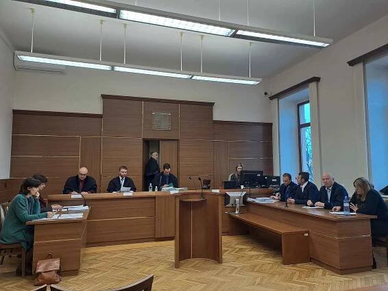 Krajský soud v Českých Budějovicích ve středu 31. ledna zahájil hlavní líčení v případu obchodu s lidmi. Obžalobě čelí manželský pár původem z Rumunska.