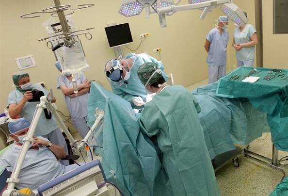 Lékaři v Brně při operaci prsu vrací, co vzala rakovina
