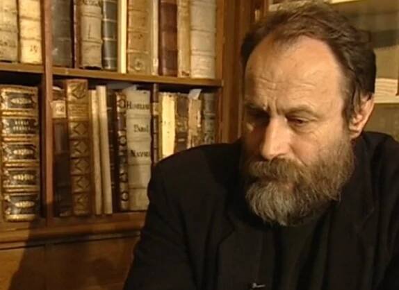 "Ivan Wernisch (18. červen 1942), to je mimo jiné neobyčejně poctivý zápas s domnělou lidskou důležitostí. S tím přepáleným sebevědomím, které tak často mívá člověk na tomto světě, které mívají básníci nad napsanou básní, vydanou knihou, vyřčenou pochvalou. To Wernischovo ‚básník se nesmí bát být blbej‘ je přístup zvlášť třeskutý v českém prostředí, kde poezii a poety odjakživa provázela nějaká dopředu zaručená velkolepost a mimořádnost. " Petr Hruška