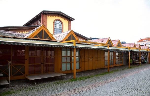 Holešovická tržnice: Kulturní památka stále v obležení vietnamských stánkařů