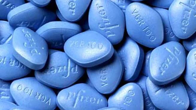 Viagra, první lék proti mužské impotenci, pomáhá již deset let