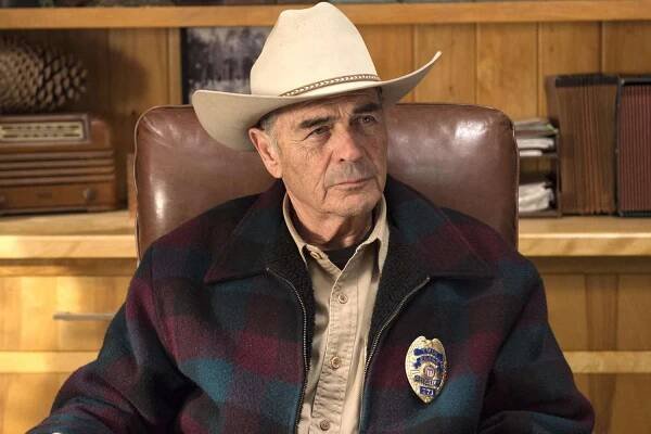 Robert Forster Joins EW's Twin Peaks Podcast To Discuss His Favorite Sheriff Truman Scenes