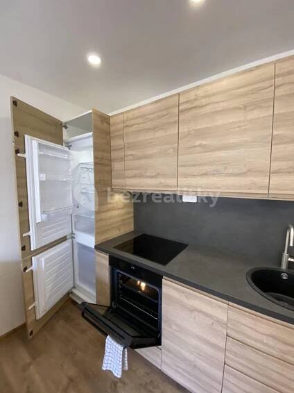 Pronájem bytu 2+kk 35 m², Budovatelů, Karlovy Vary, Karlovarský kraj