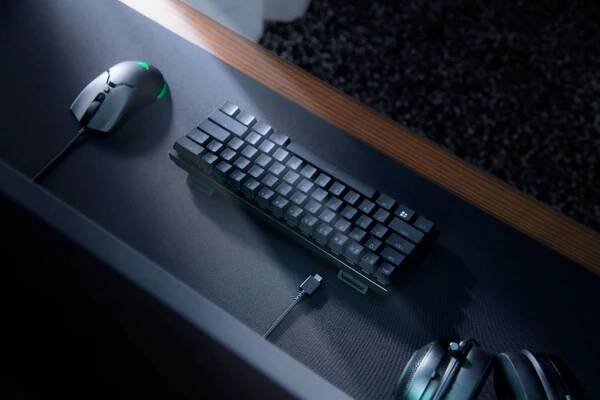 Razer Huntsman Mini Analog Switch US Layout černá