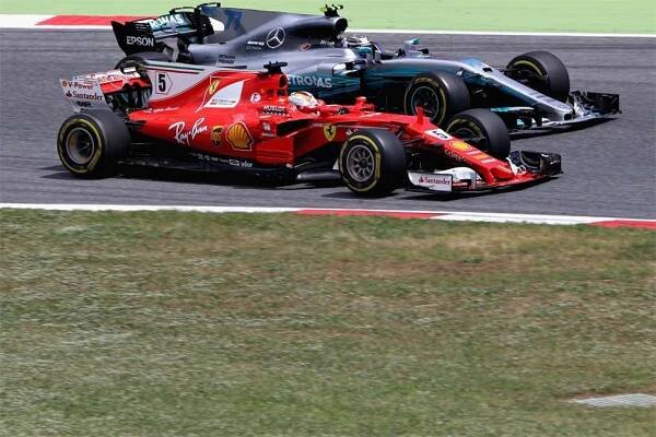 Souboj Vettela a Bottase v roce 2017 Foto: Getty Images