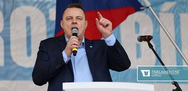 Ruský plyn. „Fiala lže!“ Rajchl vytáhl drtivá čísla: Lidé platí třikrát více, než by měli