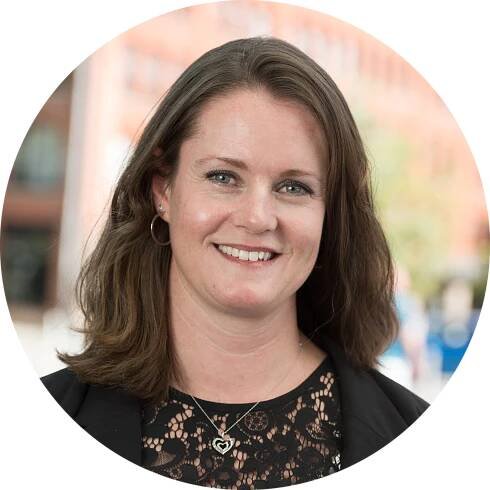 Melanie Geary headshot.