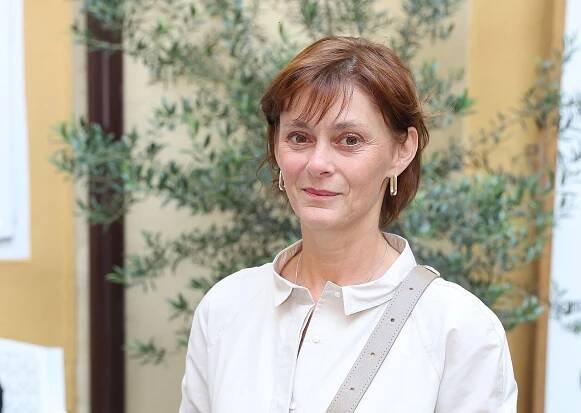 Klára Trojanová opět na veřejnosti. Postávala se skleničkou v ruce, partnera nechala doma - Expres.cz