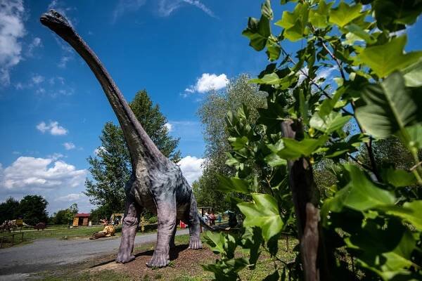 Navštivte s dětmi DinoPark. Dinosauři sice vymřeli, ale stále nás v Česku baví
