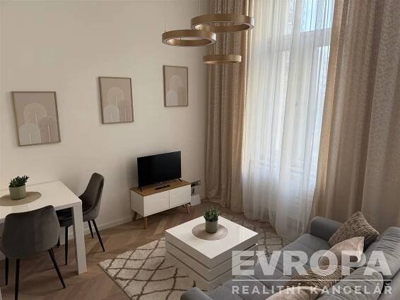 2+kk, Šafaříkova, Praha, 38 m2