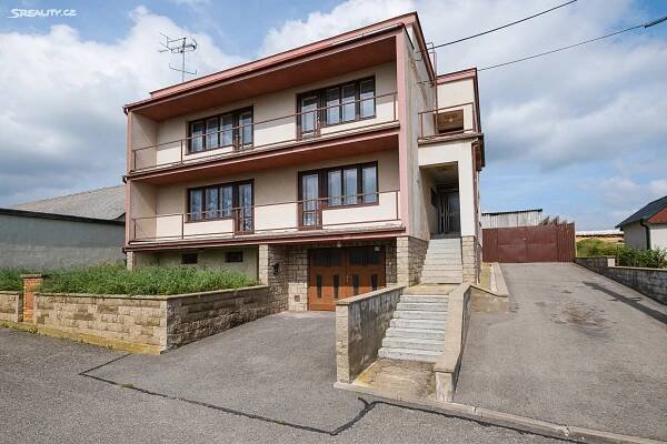Prodej  rodinného domu 220 m², pozemek 837 m², Budkov, okres Třebíč