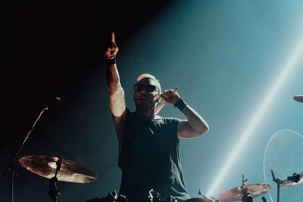 Jareda Leta svlékaly fanynky očima. Thirty Seconds To Mars se po šesti letech vrátili do Prahy