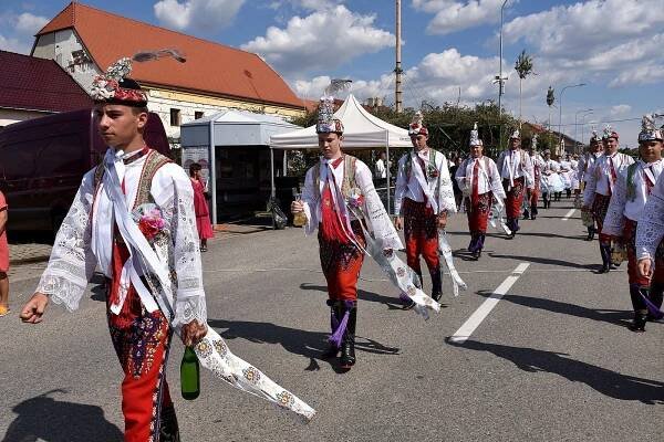 Improvizace po tornádu a velká účast Hody v Moravské se opravdu vydařily