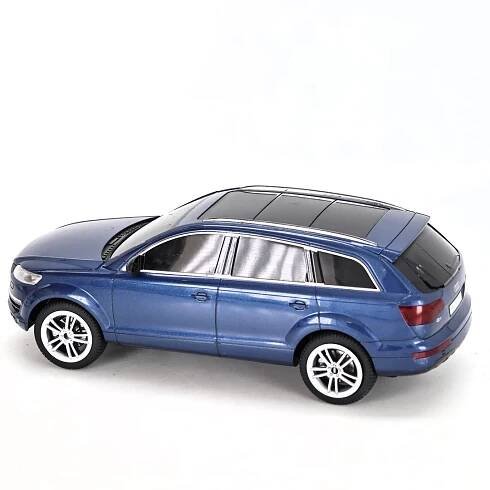 Model auta Audi Q7 z plastu, barva modrá