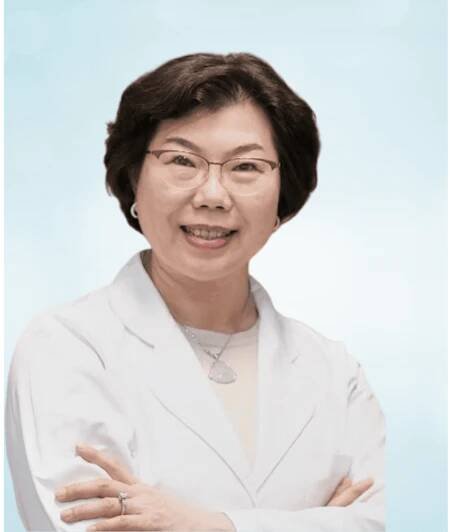 Portrait of Healthkey Group Founder - Nikki Zhang