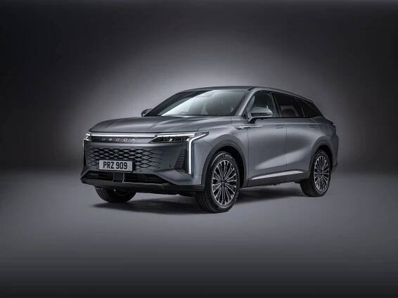 Omoda’s flagship plug-in hybrid goes 93 miles on electric power