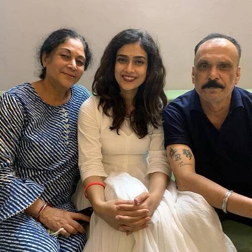 Aakanksha Singh (Actress) Age, Height, Husband, Family, Movies, Web Series, Net Worth 3