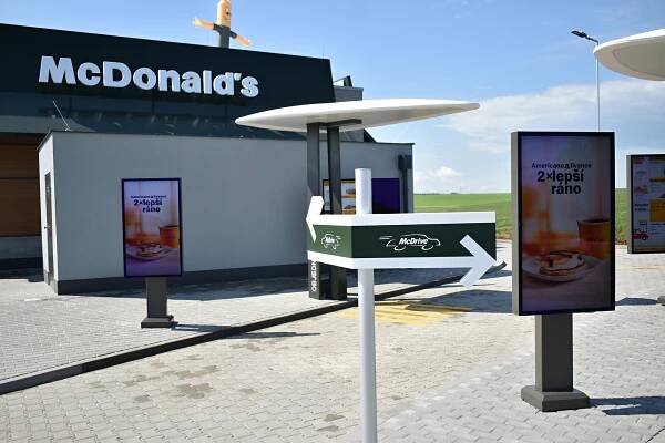 U dálnice D1 už voní hamburgery. McDonald’s na odpočívadle v Mořicích otevřel