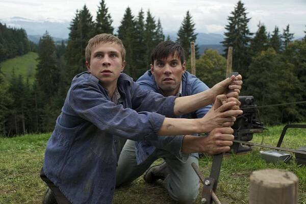 Otloukánek - Z filmu - Max Hubacher, Maximilian Simonischek