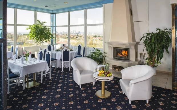 Pobyt u Westfield Chodov v TOP HOTELU Praha **** s polopenzí formou bufetu a neomezeným wellness + fitness