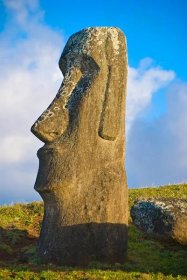 Na Velikonočním ostrově našli další sochu moai. Na dně sopečného kráteru