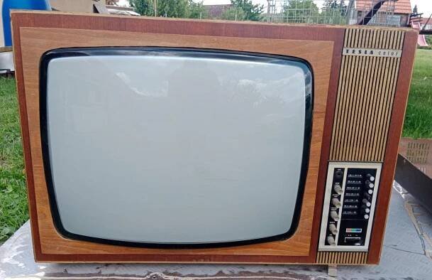 Stará první barevní televize Tesla Color 4401A - Starožitnosti
