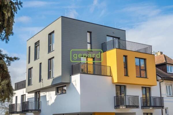 Prodej bytu 1+kk/B, 27 m2 + 4 m2, Praha 8-Kobylisy