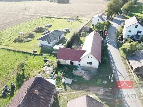 Prodej rodinného domu v rekonstrukci, 4+kk, 370 m2, na pozemku 852 m2, Humpolec - Hněvkovice