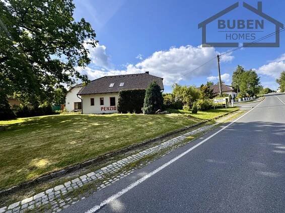 Penzion se skladem, dvougaráží, dětským hřištěm a parkovacím stáním (1257m2) - Tachov - Vítkov | Reality.iDNES.cz 