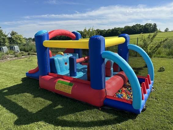 Textilní hrad Fun park s překážkami | Skoč na to!