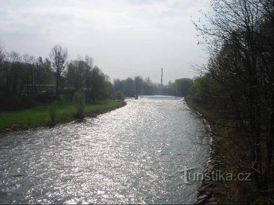 pohled na Ostravici z lávky z Lískovce do Sviadnova