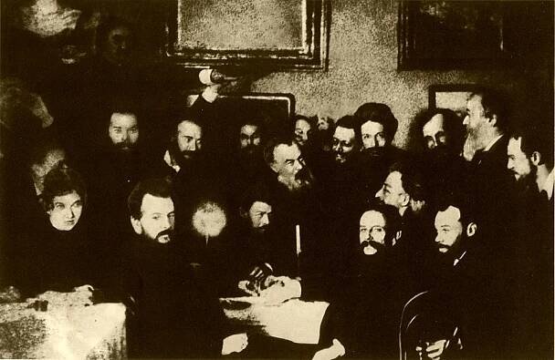 Soubor:Mendeleev in an environment of known artists on one of Mendeleev s Wednesdays 1888.jpg – Wikipedie