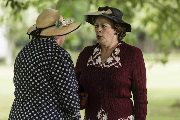 Sorcha Cusack, Jane Hazlegrove - Otec Brown - Květina golfového hřiště - Z filmu