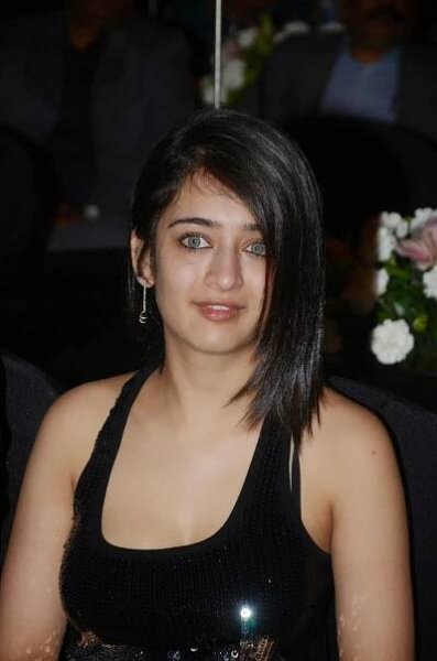 Akshara Haasan Latest Photos in Tight Jeans