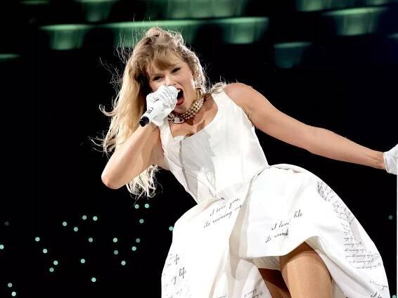 Travis Kelce engagement prediction offers hint at Taylor Swift's Super Bowl Halftime Show