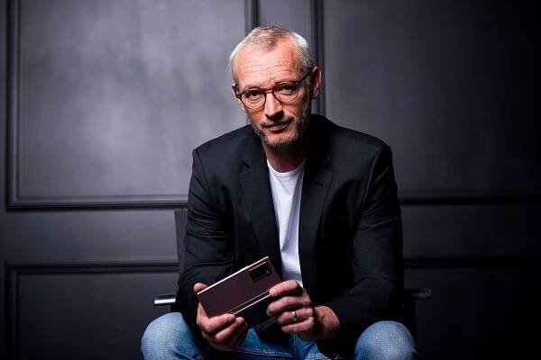 Při nízkých prodejích mobilů se ani nevyplatí zapnout výrobní linku