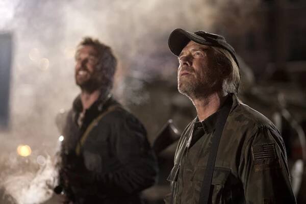 Falling Skies - Eight Hours (S01E10) (2011) | Galerie - Z epizody | ČSFD.cz