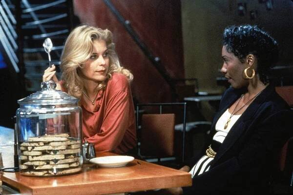 Nebezpečný dotek - Z filmu - Kate Vernon, Berlinda Tolbert