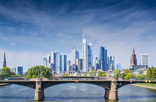 New flight from Budapest announced to Europe’s Mainhattan, the rotating hub of the Old Continent