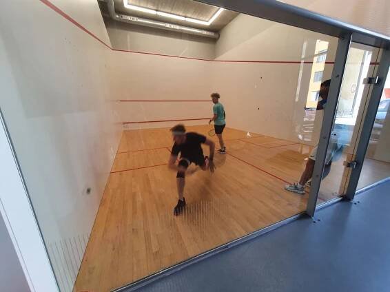 Soustředění JŠS 2022, den 5. – Squash Modrý Svět – Praha 9, Letňany
