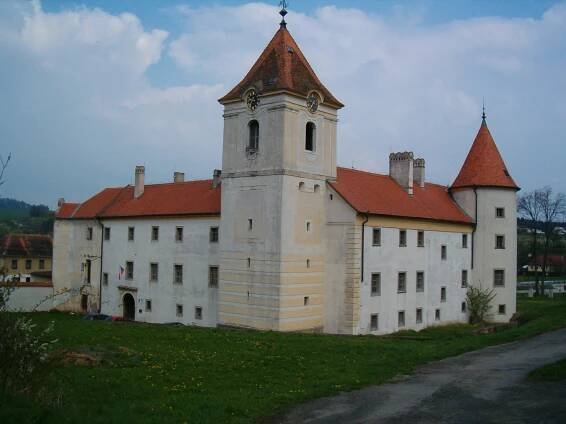 Soubor:Zamek Pisecne 6.JPG – Wikipedie