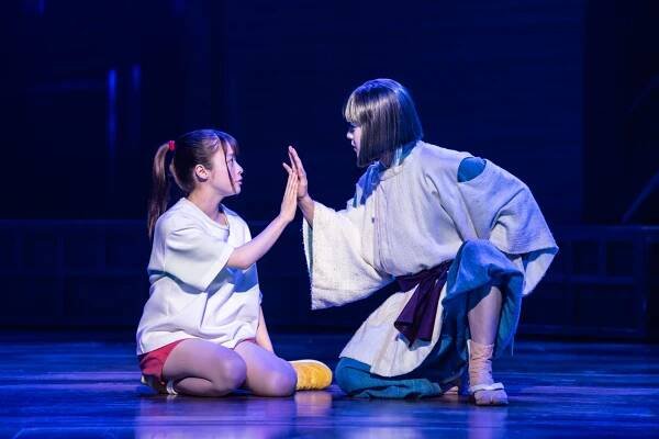 Kanna Hashimoto as Chihiro and Kotaro Daigo as Haku