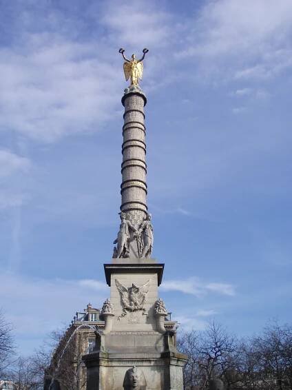 File:Place du Chatelet fountain and memorial.JPG