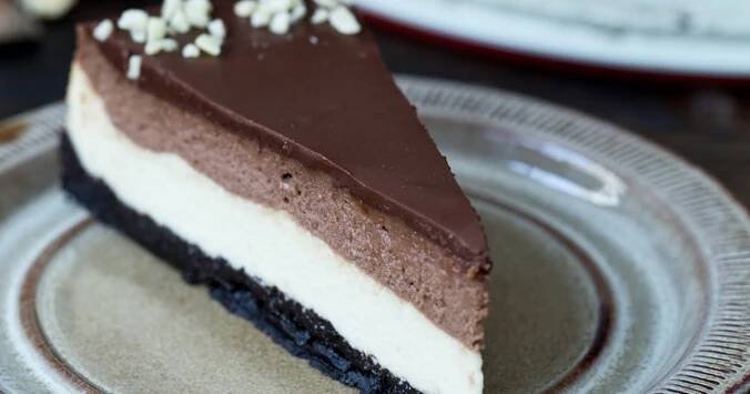 Hříšně dobrý 3vrstvý cheesecake – kombinace Oreo sušenek a populární Nutelly uchvátí každý mlsný jazýček