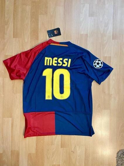 Různé dresy Lionel Messi + různé dresy FC Barcelona