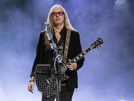 Guitarist Jerry Cantrell of Alice in Chains