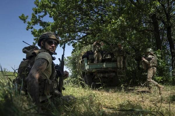 ISW: Ukrajinští vojáci budou zřejmě schopni vytvořit novou obranu za Avdijivkou