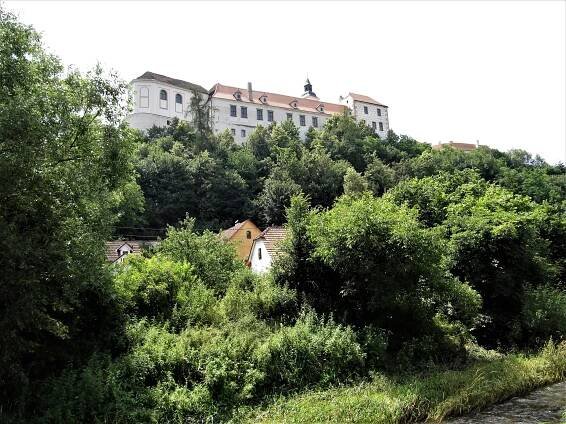 Náhled verze z 2. 8. 2017, 11:38
